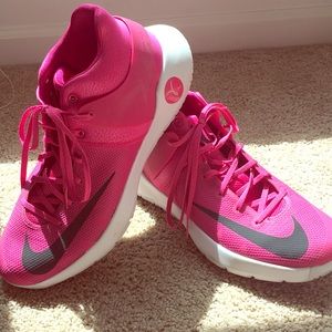 Basketball shoes